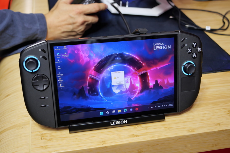 本体を立てかけるスタンドにもなる