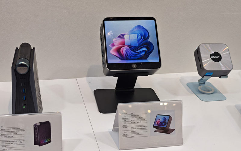 ACEMAGICが展示したミニPC、中央が天板にディスプレイを統合したA6X