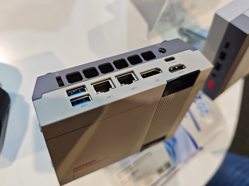 背面のポート類