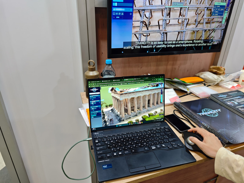 CalTAのTRANSCITYはデジタルツインを実現する3次元データを、動画をクラウドにアップロードするという作業だけで実現する。デジタルに詳しくない人でも簡単に3Dデータを作成できる。こちらも日本では建設業などにサービスを開始しているが、今後のグローバル展開を見すえた出展