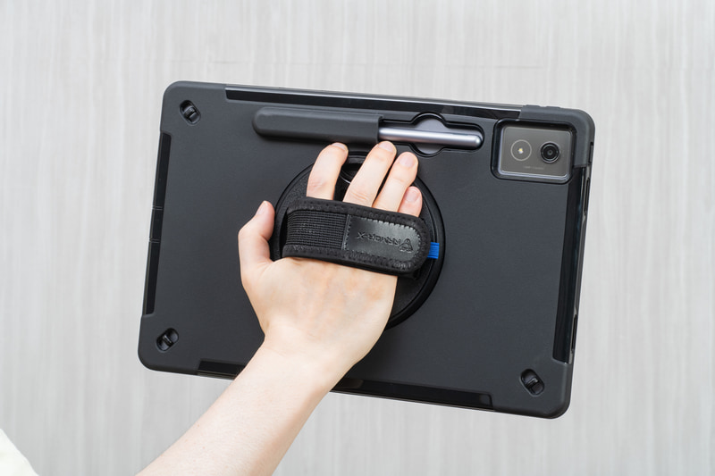 Idea Tab Proにパートナー企業との協力で開発した専用ケースを装着した状態