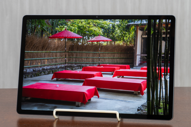 高解像度写真を鮮やかに映し出す3Kディスプレイ