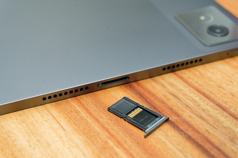 最大1TBのmicroSDカードが利用でき、大容量データの保存にも対応