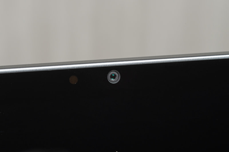 アウトカメラは1,300万画素、インカメラは800万画素で、画質にも不足なし