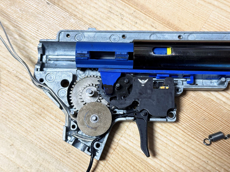 エアーソフトガンのカスタムは楽しいです。ただ、もしカスタムするのであれば、弾速計の購入は必須条件です