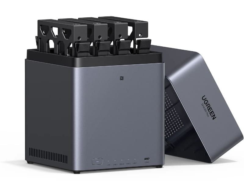 カバーはマグネット式