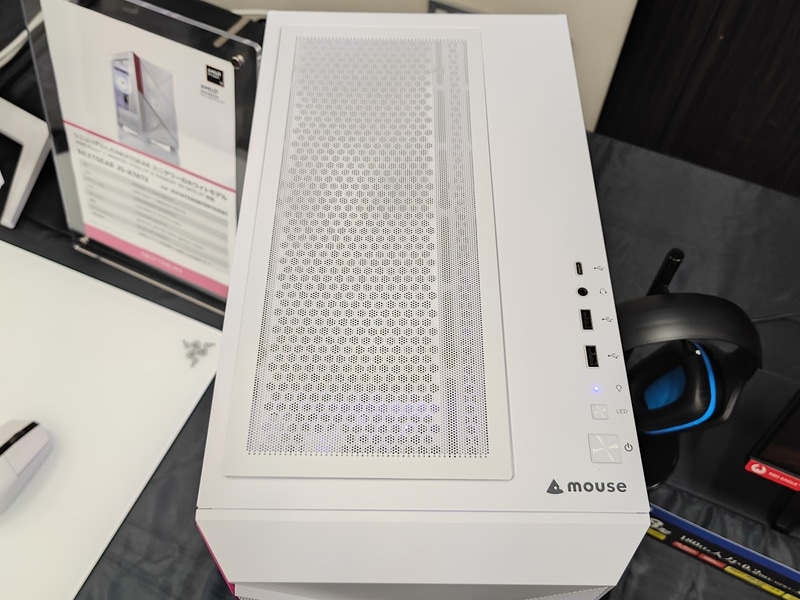 ミニタワーの上部インターフェイス