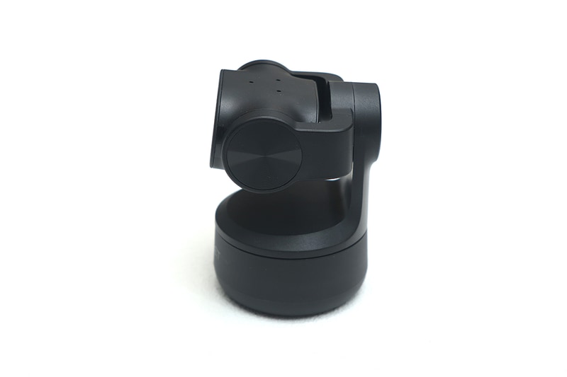 本体側面。台座が左右に310度パン、ネックが上下に180度動く