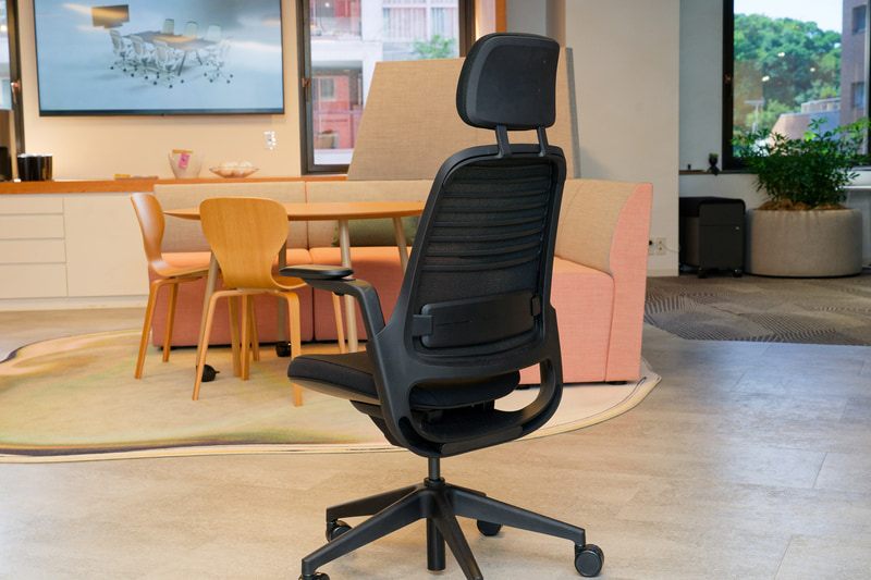 コストパフォーマンスの高い「Series 1」(ヘッドレストはオプション)