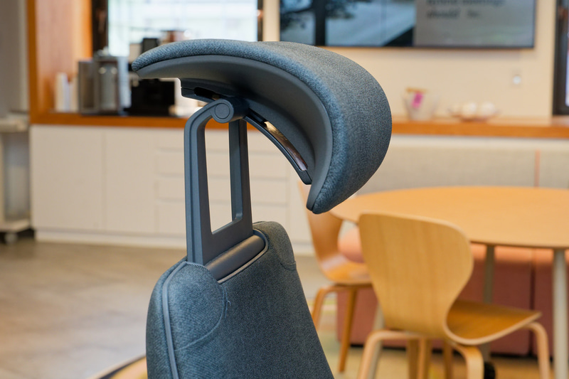 さまざまな箇所を自在に動かせる柔軟な調節機構を持つ