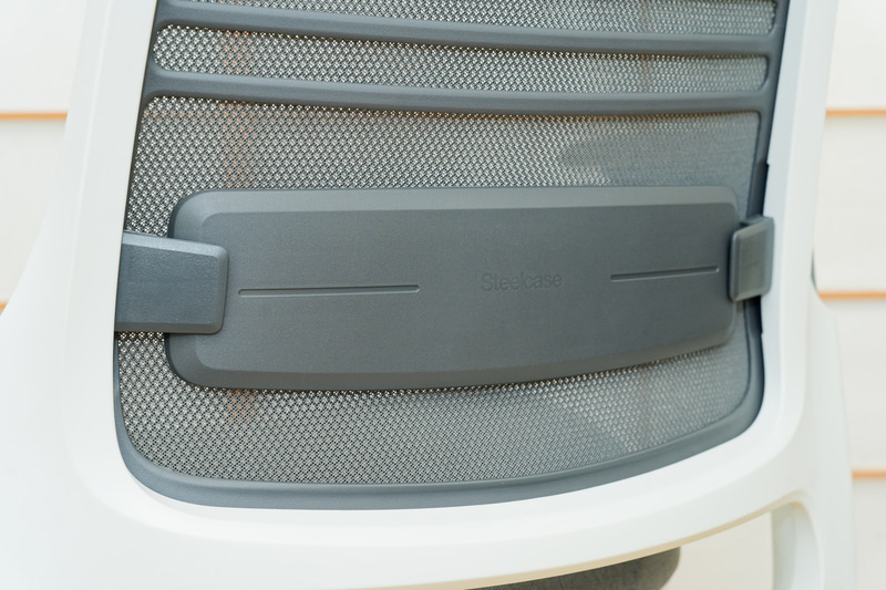 ランバーサポートは上下位置を調節可能