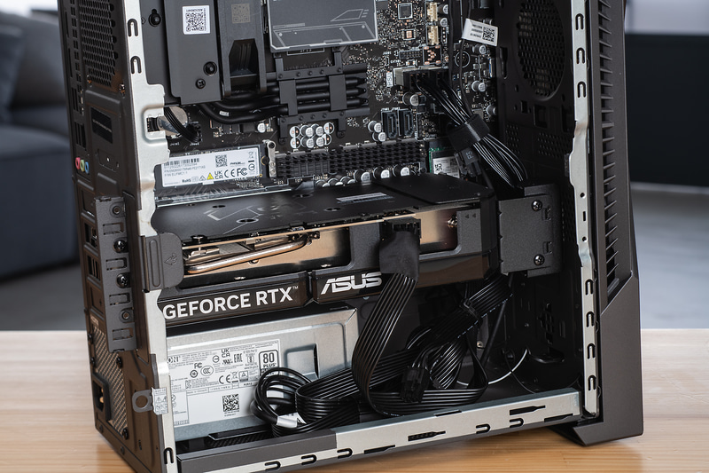 サポートステイでガッチリ固定されており、移動や設置も安心して行なえる