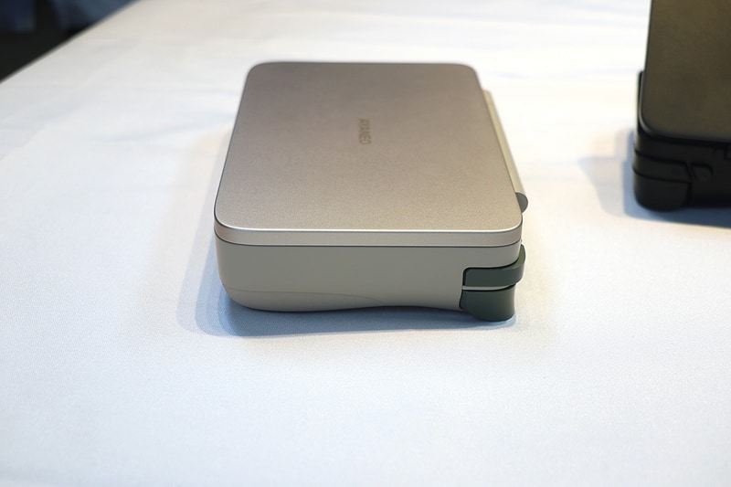 レトロパワーの右側面