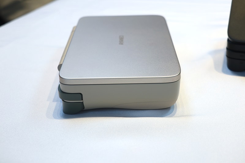 レトロパワーの左側面