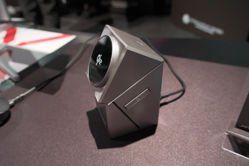 上部は電動で回転する。傾斜状態