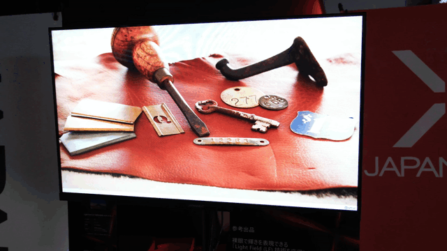 見る角度で輝き方が変わって見える