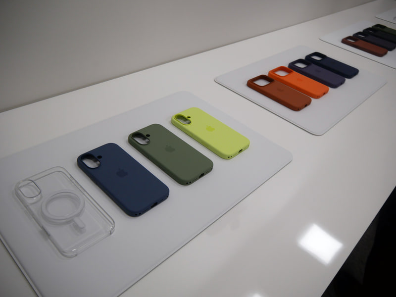 iPhone 17シリーズ向けにさまざまな純正ケースを用意している