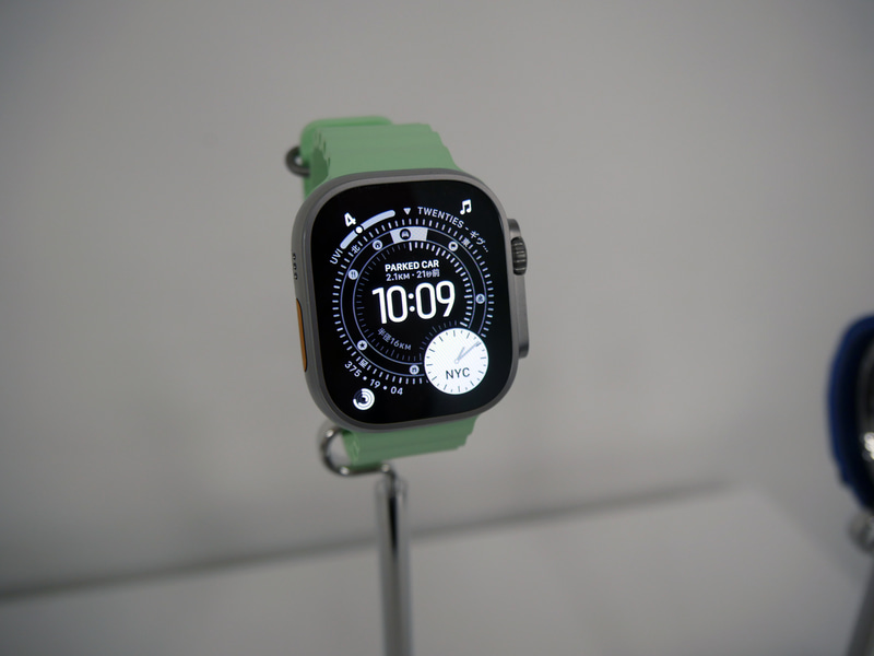 OLEDにより、斜めから見た時の明るさを向上している