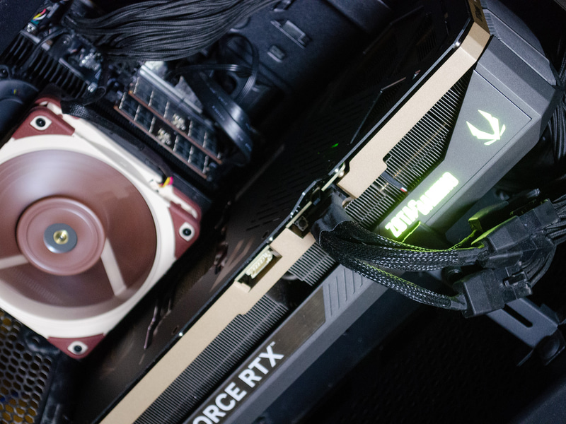 GeForce RTX 5090を装着したメインAI PC