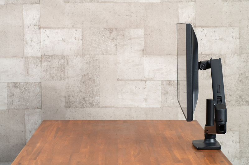 下アームと上アームがあると可動域は広がるが、奥行き方向に張り出す量が多くなることがある