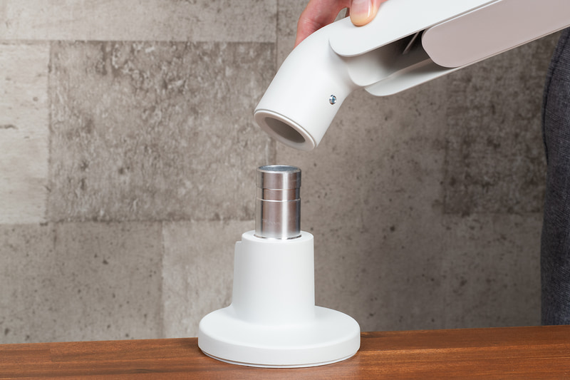 ベース部に下アームを差し込む