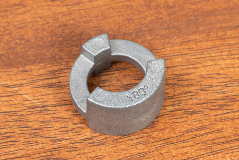 スリーブベアリングの表裏でアームの回転を360度にするか、180度にするか選べるようになっている