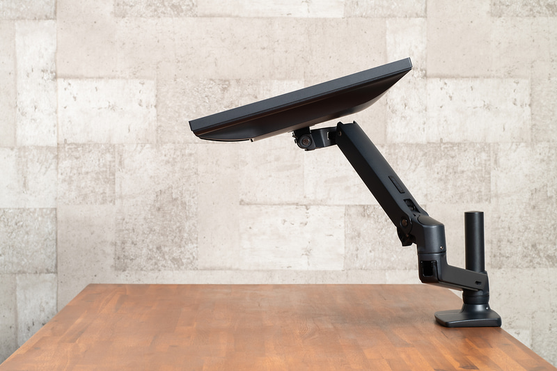 チルトは上方向への調節がメイン