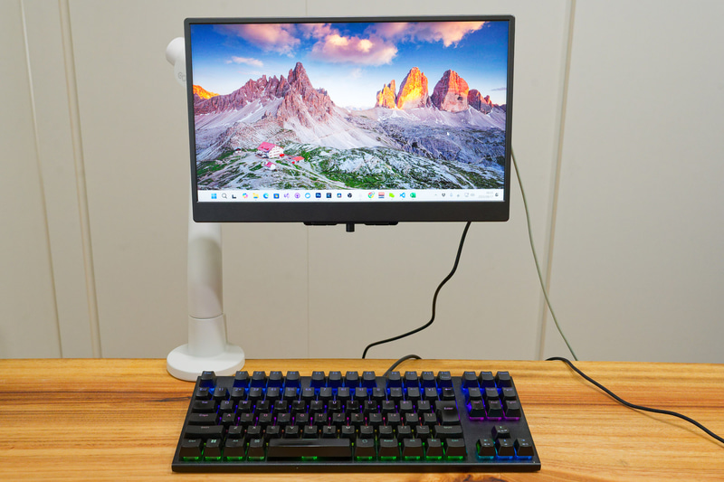 16型モバイルモニターだと一番下げてもここまで