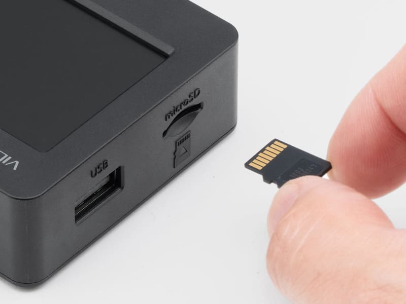 記録メディアはmicroSDもしくはUSBメモリ