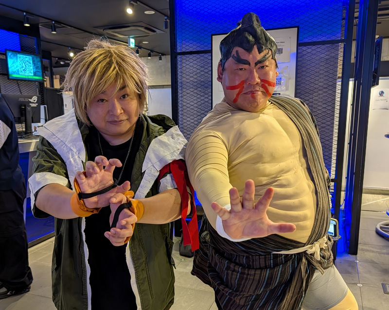 オフライン会場でのMCはNOモーション。の2人だ