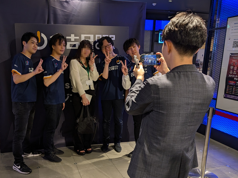 こちらも試合終了後は来場したファンたちとの写真撮影などファンサービスに対応していた