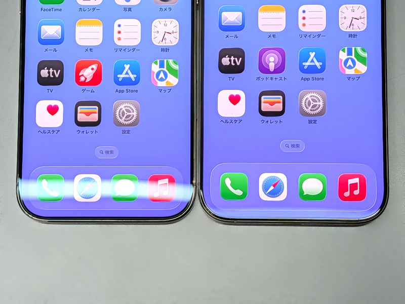 本製品(左)の画面下部は緩やかなカーブがかかっており、画面がフラットなiPhone 16 Pro Max(右)では映り込まない撮影時の照明が、本製品では映り込む場合がある