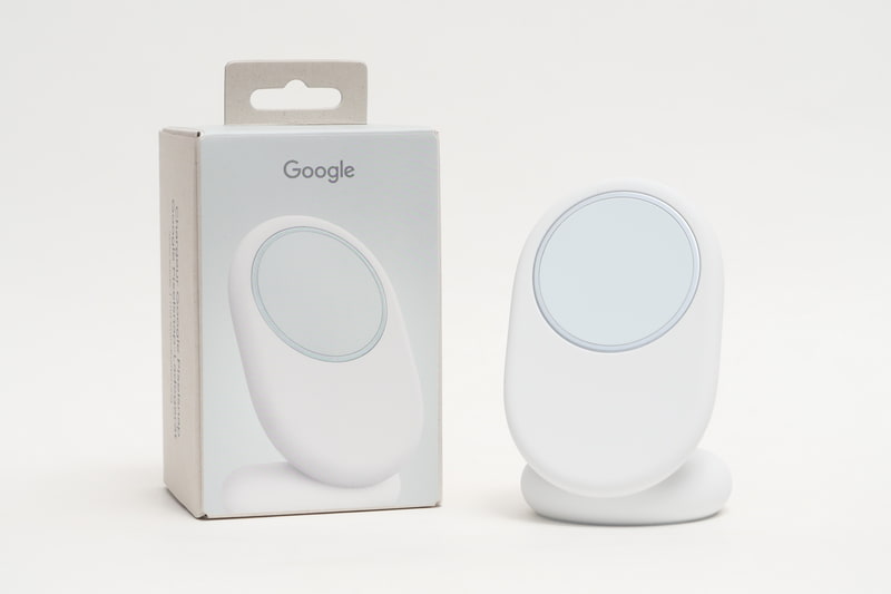 Google Pixelsnap 充電器(スタンド付き)。Googleストアでの直販価格は1万1,220円