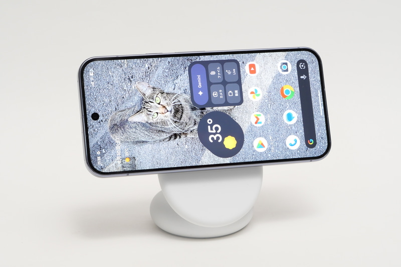 スタンドの重量によって、Pixel 10シリーズを装着しても安定して利用できる