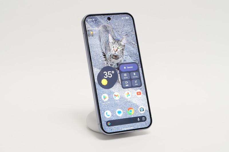 Pixelsnap 充電器のMPPの磁力は強力で、Pixel 10シリーズを安定してスタンドに保持できる