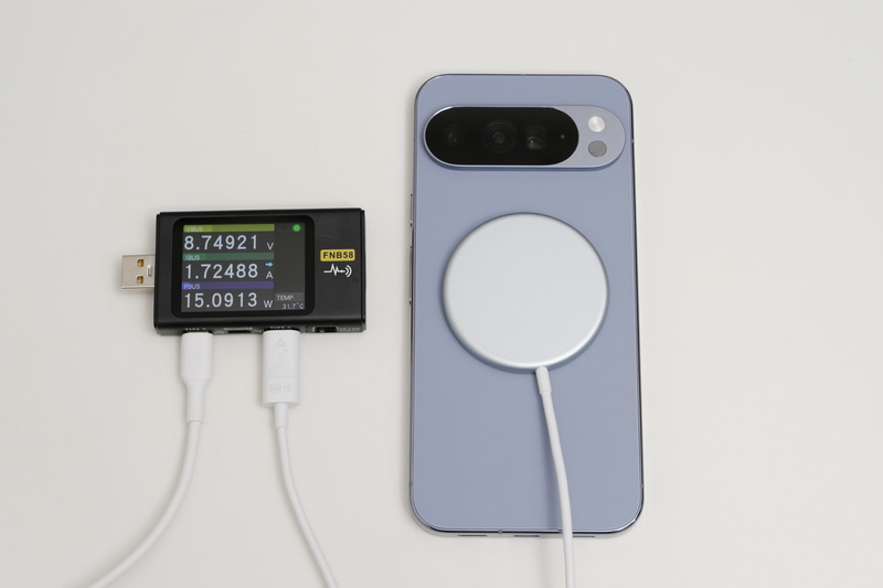 供給電力は、USB PD充電器とPixelsnap 充電器の間に、USBテスター「FNIRSI FNB58」を接続して計測した