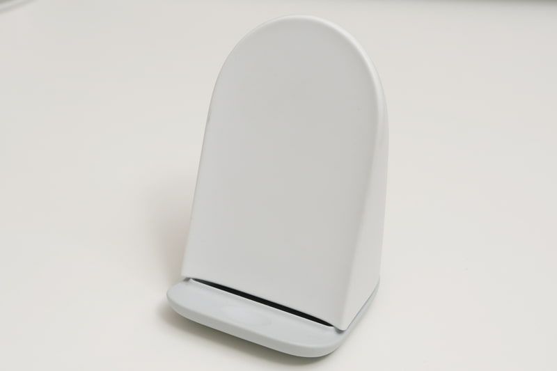 Googleによると、Pixelシリーズ用アクセサリ「Pixel Stand」と「Pixel Stand(2nd Gen)」は、Pixel 10シリーズでの利用を推奨しないとのこと