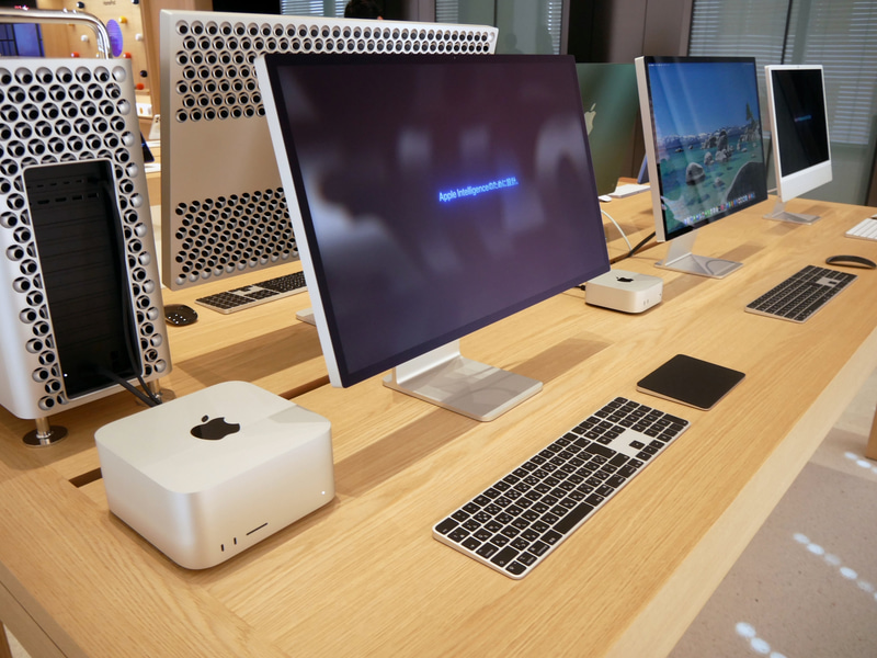 Macの展示を行なっているエリア。テーブル1つだけだ