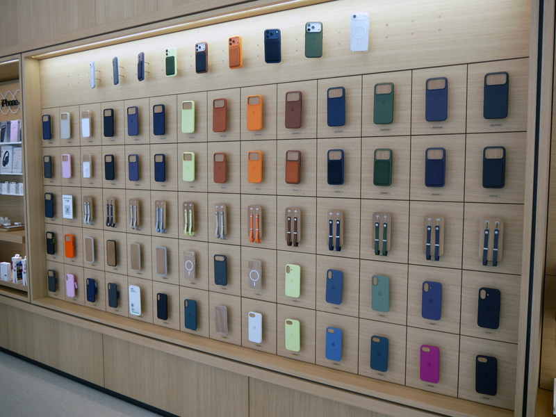 カバーなどのアクセサリも一堂に展示