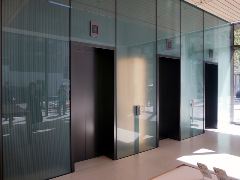 エレベータは3台用意されている