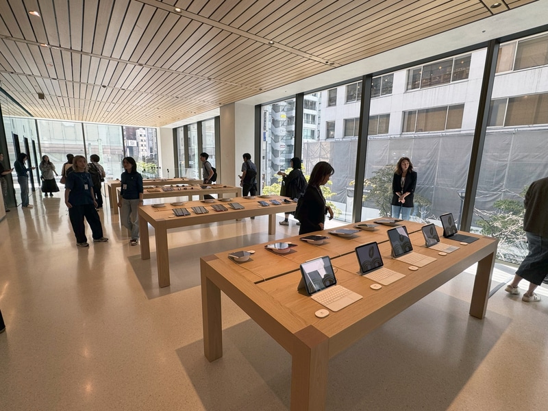 2階フロアの様子。iPadなどが展示されている