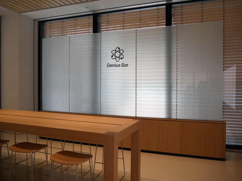 4階はGenius Barが設置されている