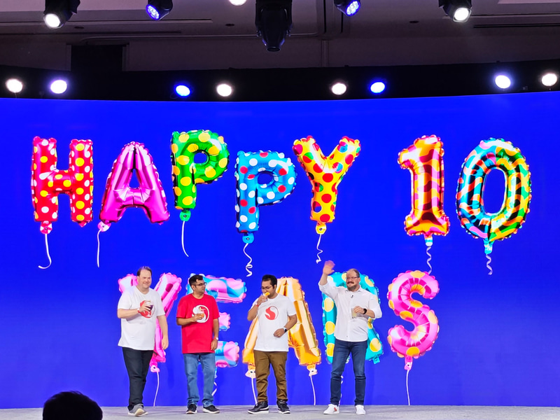 10周年を迎えたSnapdragon Summit。Snapdragon Insider(Snapdragonのインフルエンサーグループ)の代表者も交えて誕生日のお祝いが行なわれた