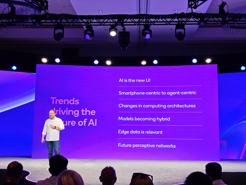 AIが新しいUIとなること、スマートフォン中心からAIエージェント中心に、それを実現するためにコンピュータのアーキテクチャを変えていくこと、AIモデルをエッジとクラウドのハイブリッドにすること、エッジのデータを適切に処理すること、知覚をもった未来のネットワークがあること、という6つのこと