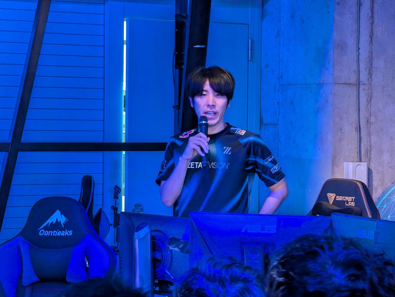 会場を訪れたファンに向けて意気込みを語るももち