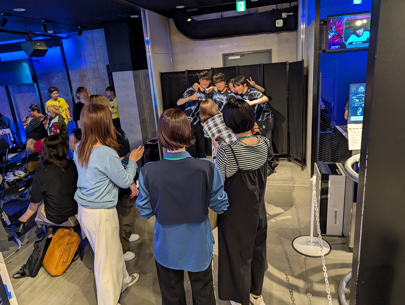 試合後のファンサービスは行列ができるほどの盛り上がりを見せていた