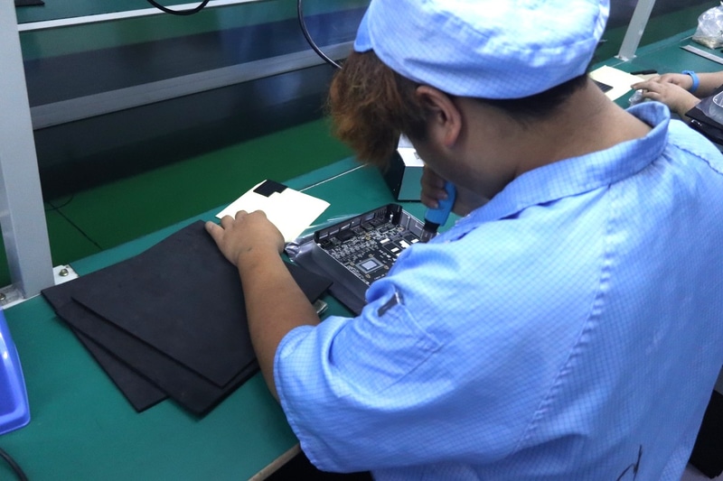 マザーボードを外装に取り付け