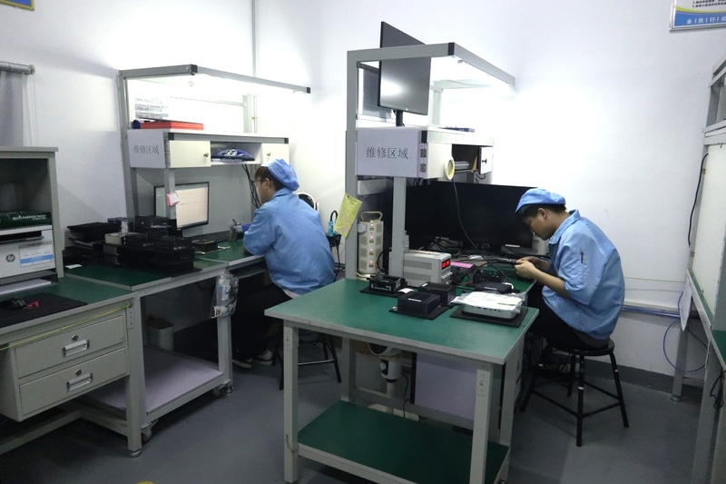 こちらは修理エリア、と言ってもこれは製造段階で問題が出たユニットの修理を行なうもの。なお、修理と名乗ってはいるが実際修理はせず、問題部品を直接交換する