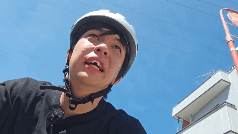 組手を終えた25日朝からは、自転車移動の様子をTwitchでライブ配信していた