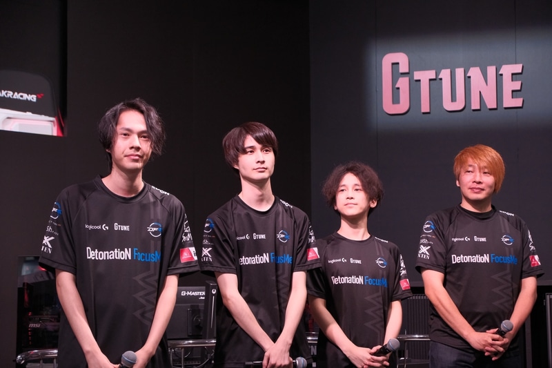 左からネフライト氏、ナウマン氏、竹内ジョン氏、板橋ザンギエフ氏